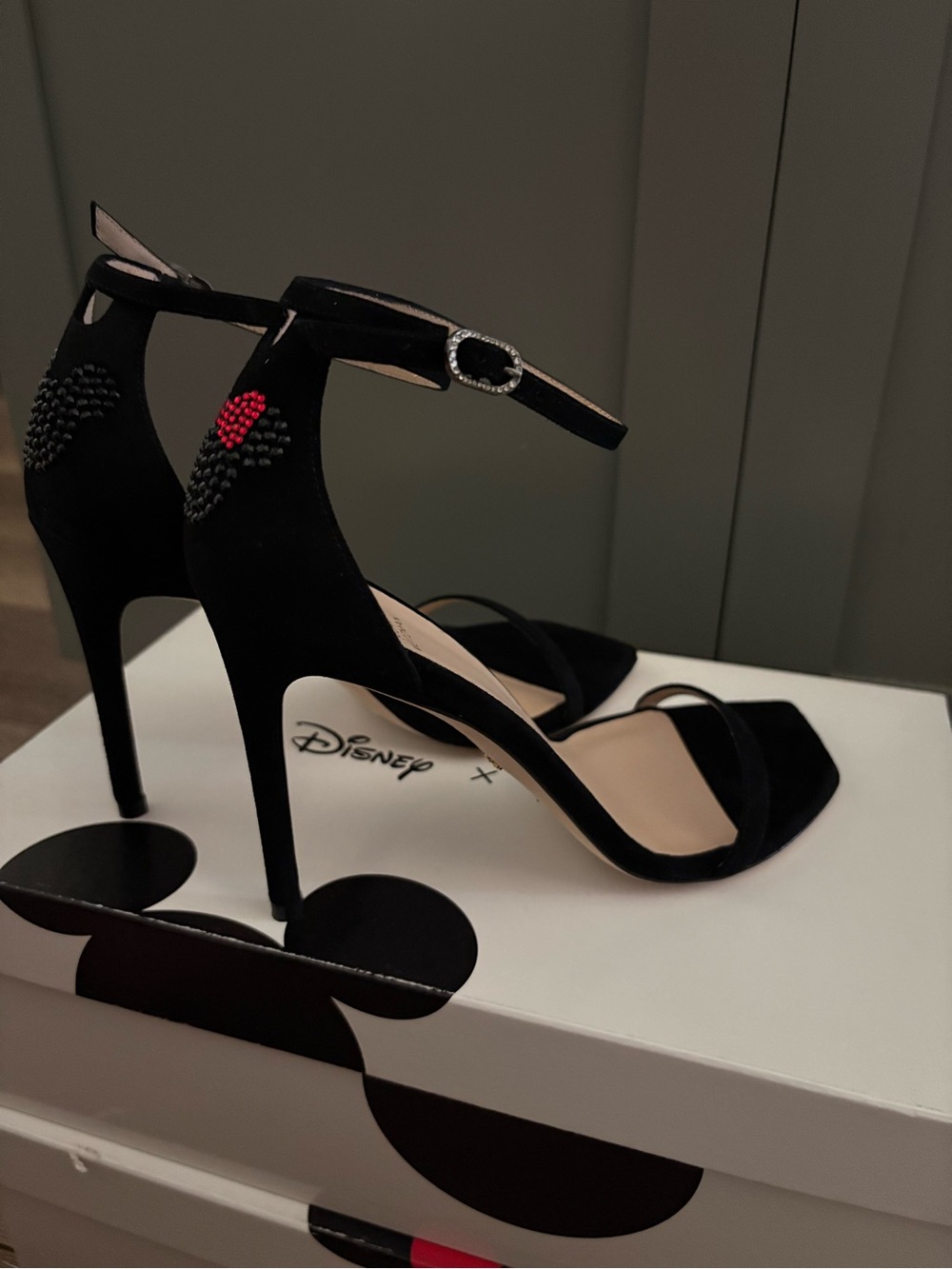 New in Box Disney x Stuart Weitzman Minnie and Mickey Heels Size 8 - Picture 3 of 15